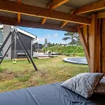 Front In With Sauna *